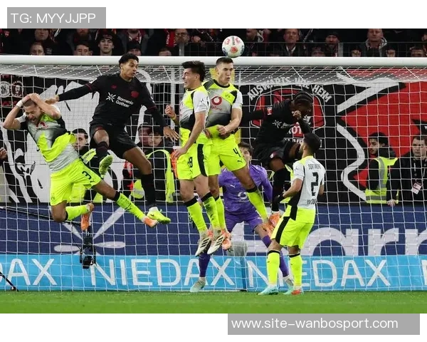 多特蒙德发布新海报展示施洛特贝克阿德耶米与格里马尔多精彩瞬间 多特蒙德发布新海报展示施洛特贝克阿德耶米与格里马尔多精彩瞬间