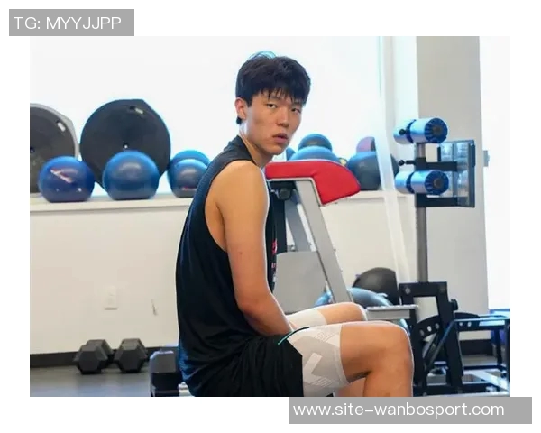 杨瀚森超远三分球惊艳全场成功登上微博热搜榜第九位