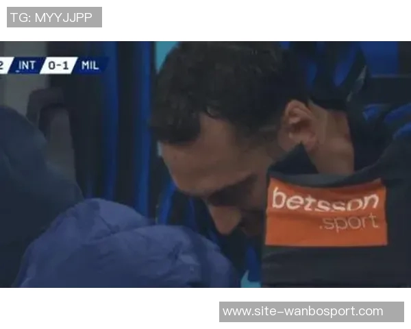 迈尼昂成功扑出恰20点球展现心理博弈技巧有效干扰对手节奏 迈尼昂成功扑出恰20点球展现心理博弈技巧有效干扰对手节奏