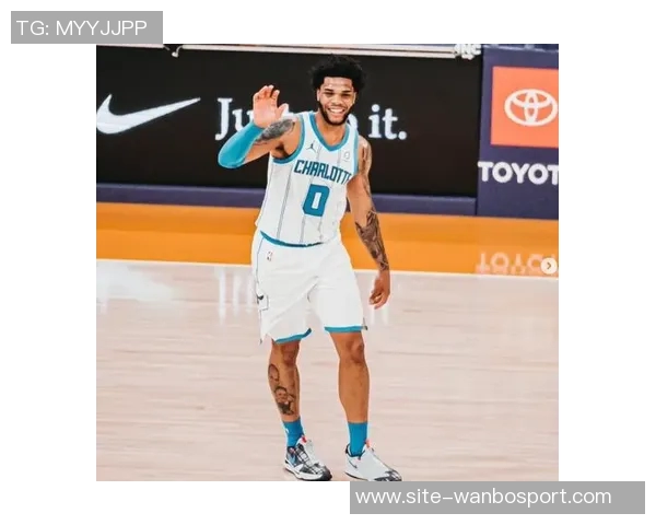 迈尔斯布里奇斯上半场表现出色8投3中贡献14分3助攻并罚球全中