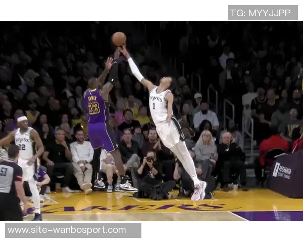 文班亚马篮下强势封盖卡明斯基震撼全场引发热议