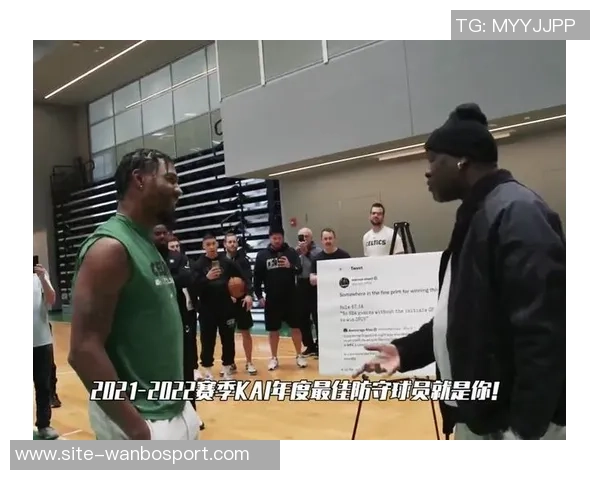 拉拉维亚称赞范德比尔特防守表现为球队奠定坚实基础