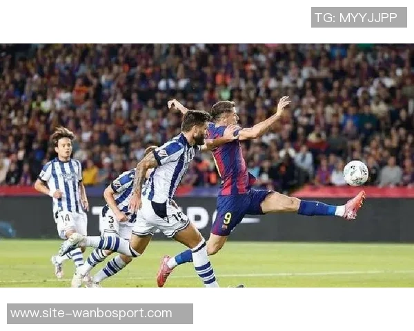 罗马诺透露莱万冬窗留队愿意与巴萨续约的最新消息