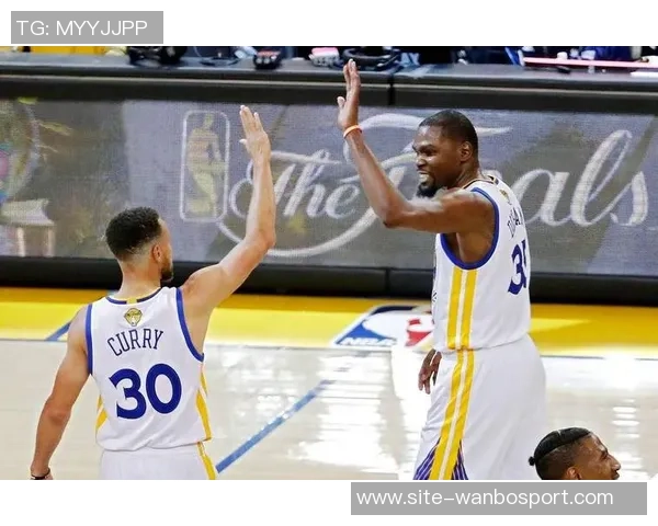 杜兰特谈团队合作的重要性传球能减轻队友压力提升整体表现